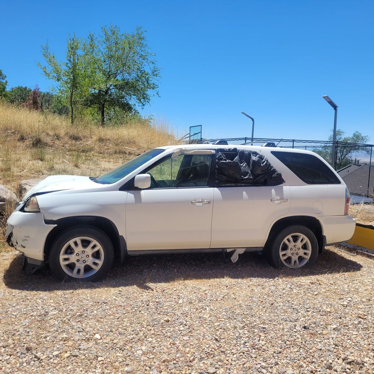 White Acura MDX SUV - Non-Running / Parts Vehicle