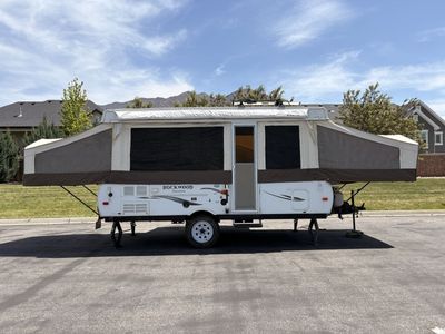 2013 Rockwood Freedom 2560G Pop-Up Camper/Tent Trailer - Excellent Condition