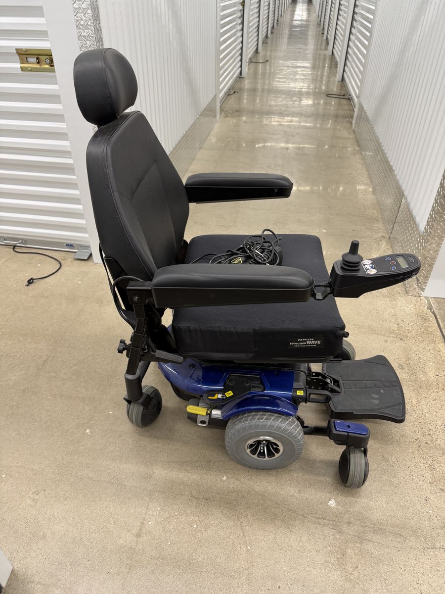 Quantum J6 VA Power Wheelchair