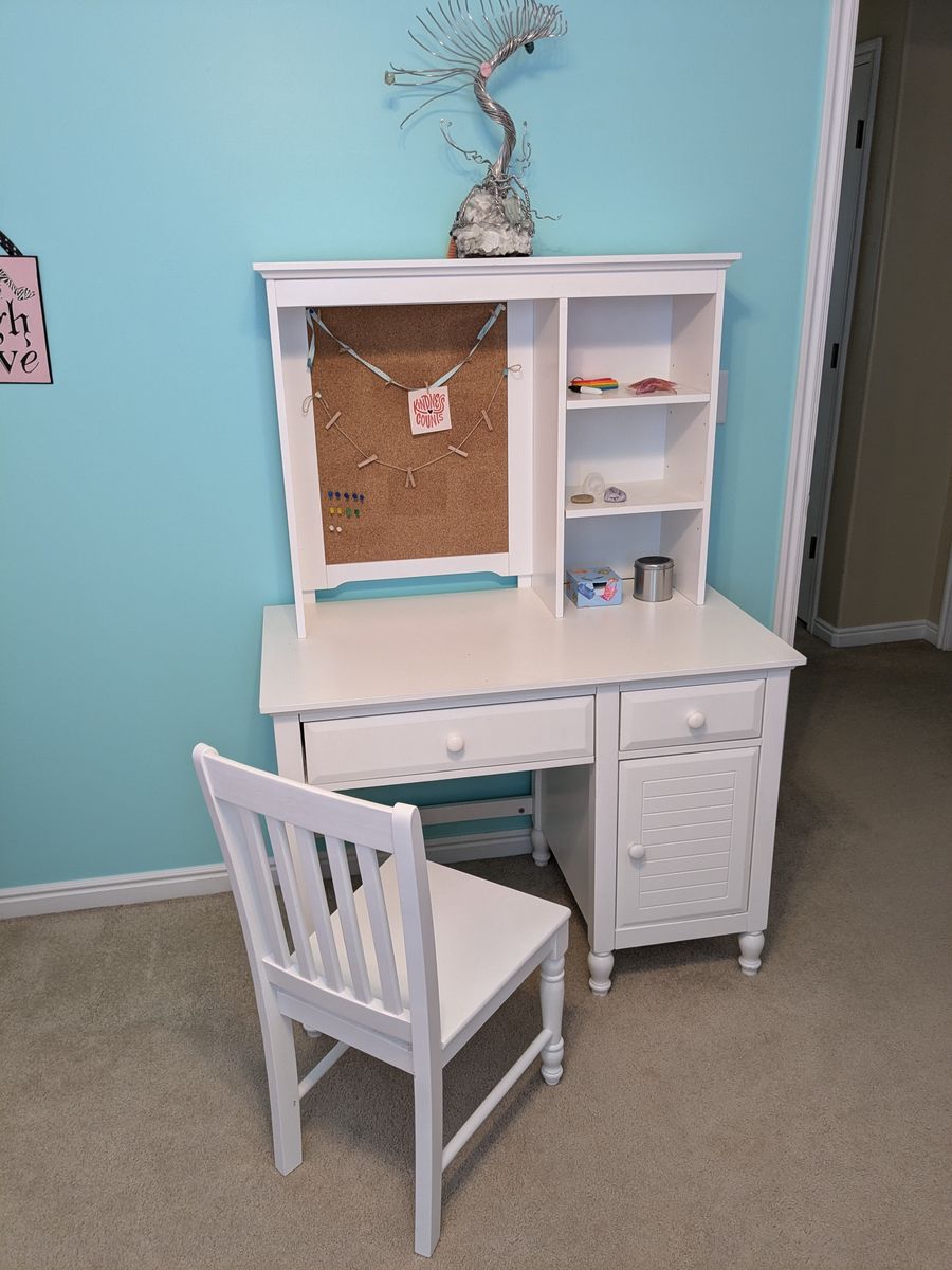 Complete Student Desk Set – Desk, Hutch, & Chair – $20