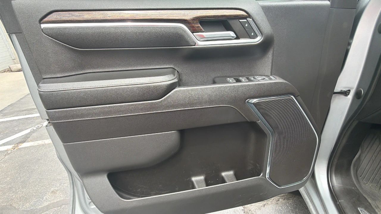 Main image 9