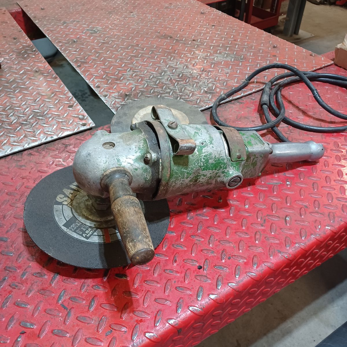 Heavy duty grinder