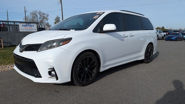 2018 TOYOTA SIENNA SE