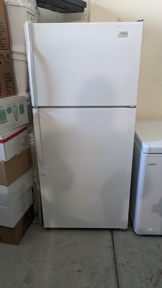 Refrigerator / Top Freezer