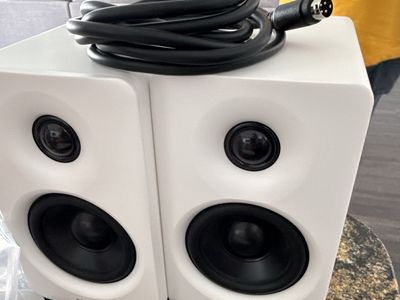 Desktop speaker system Edifier M60
