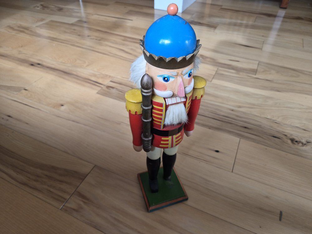 Main image 6