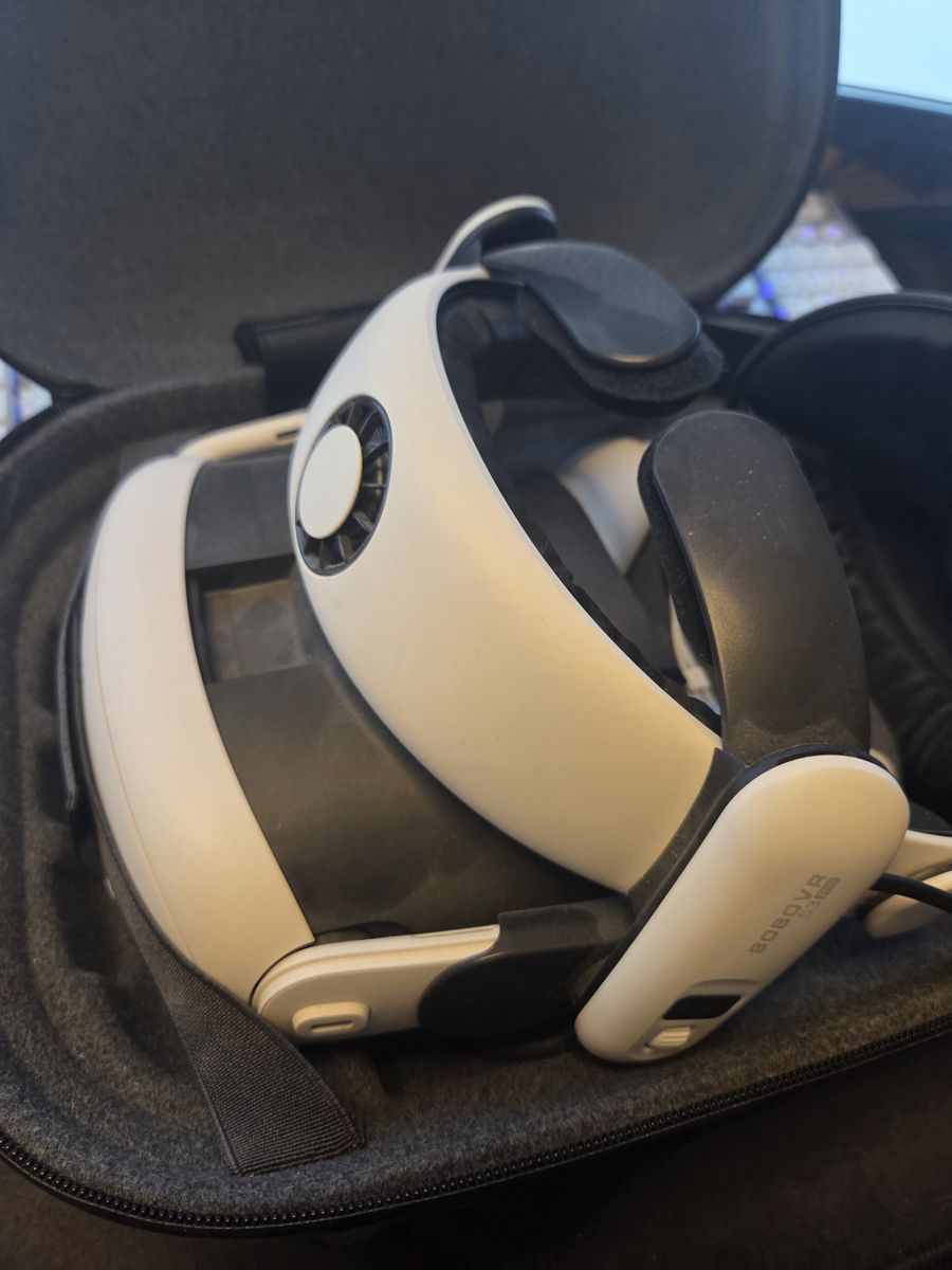 Meta Quest 3 512GB W/BOBOVR Head Strap and Carry Case