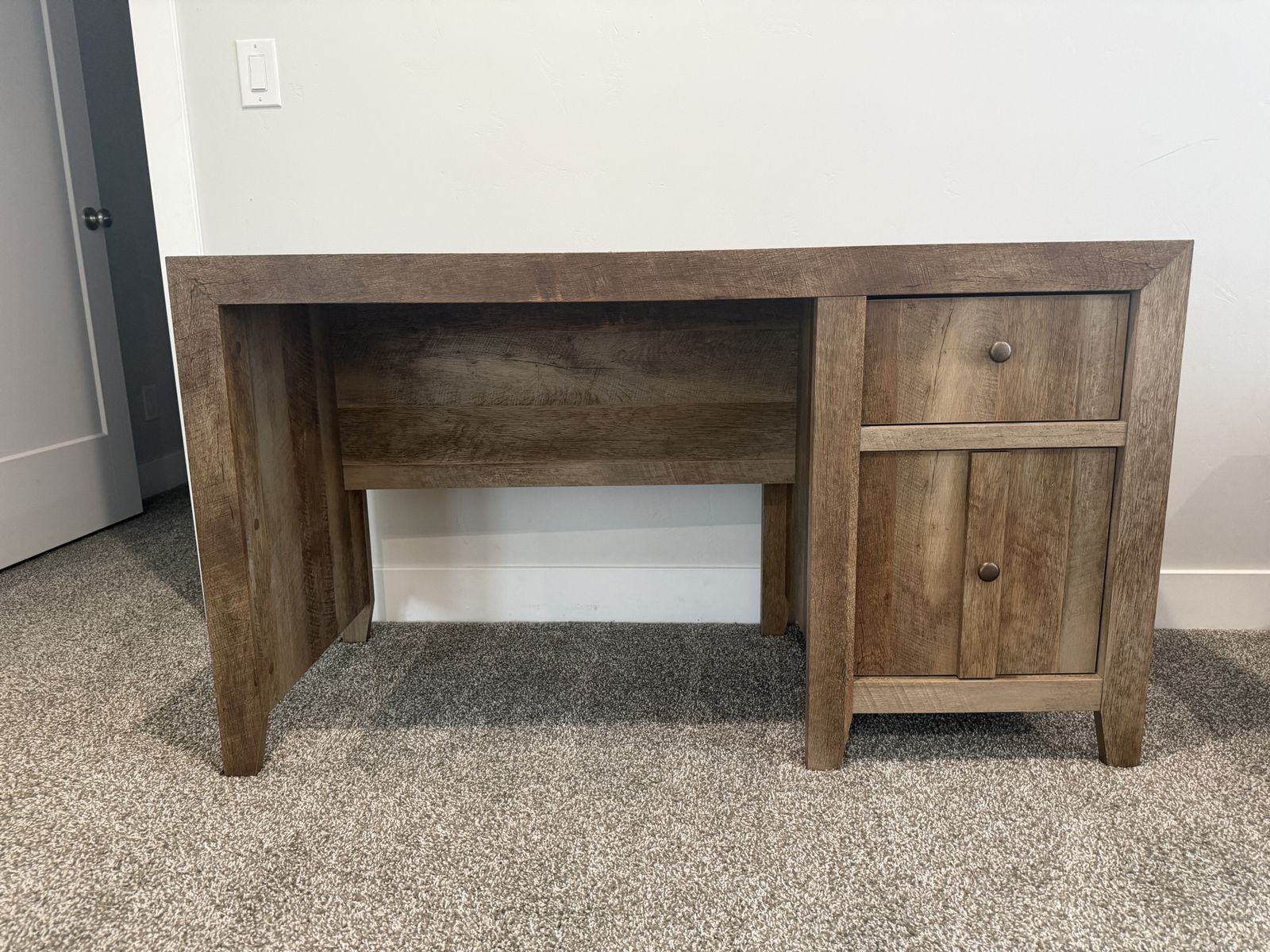 Computer desk