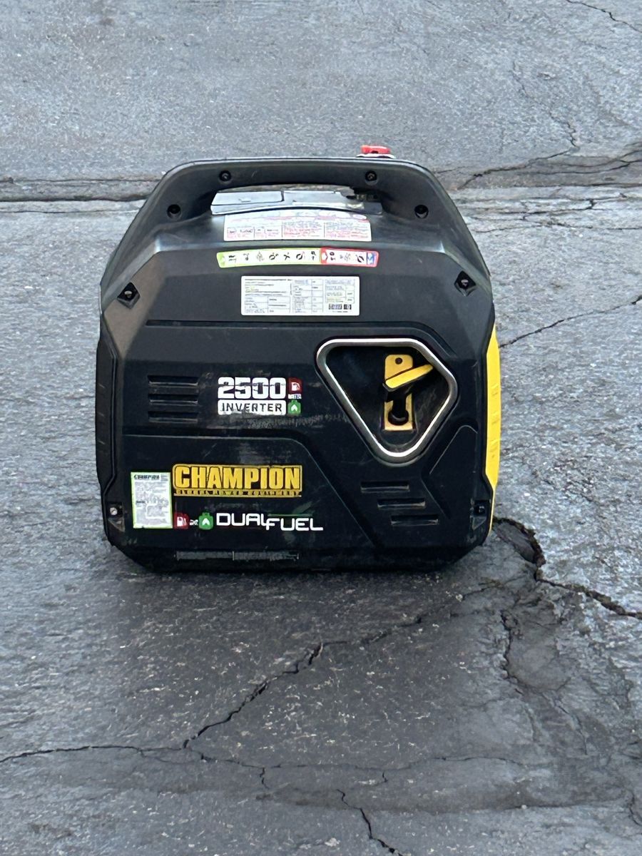 Champion 2500W Dual Fuel Inverter Portable Generator - Model 200962