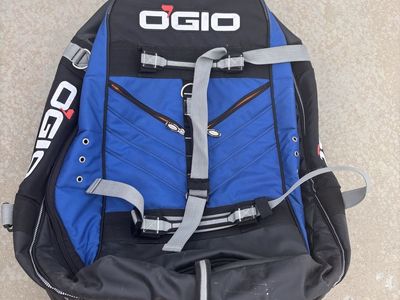 Ogio rig 9800 wheeled gear bag in like new condition