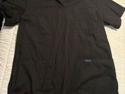 Dagacci Unisex Medical Scrubs Set - Tops & Pants Size Medium