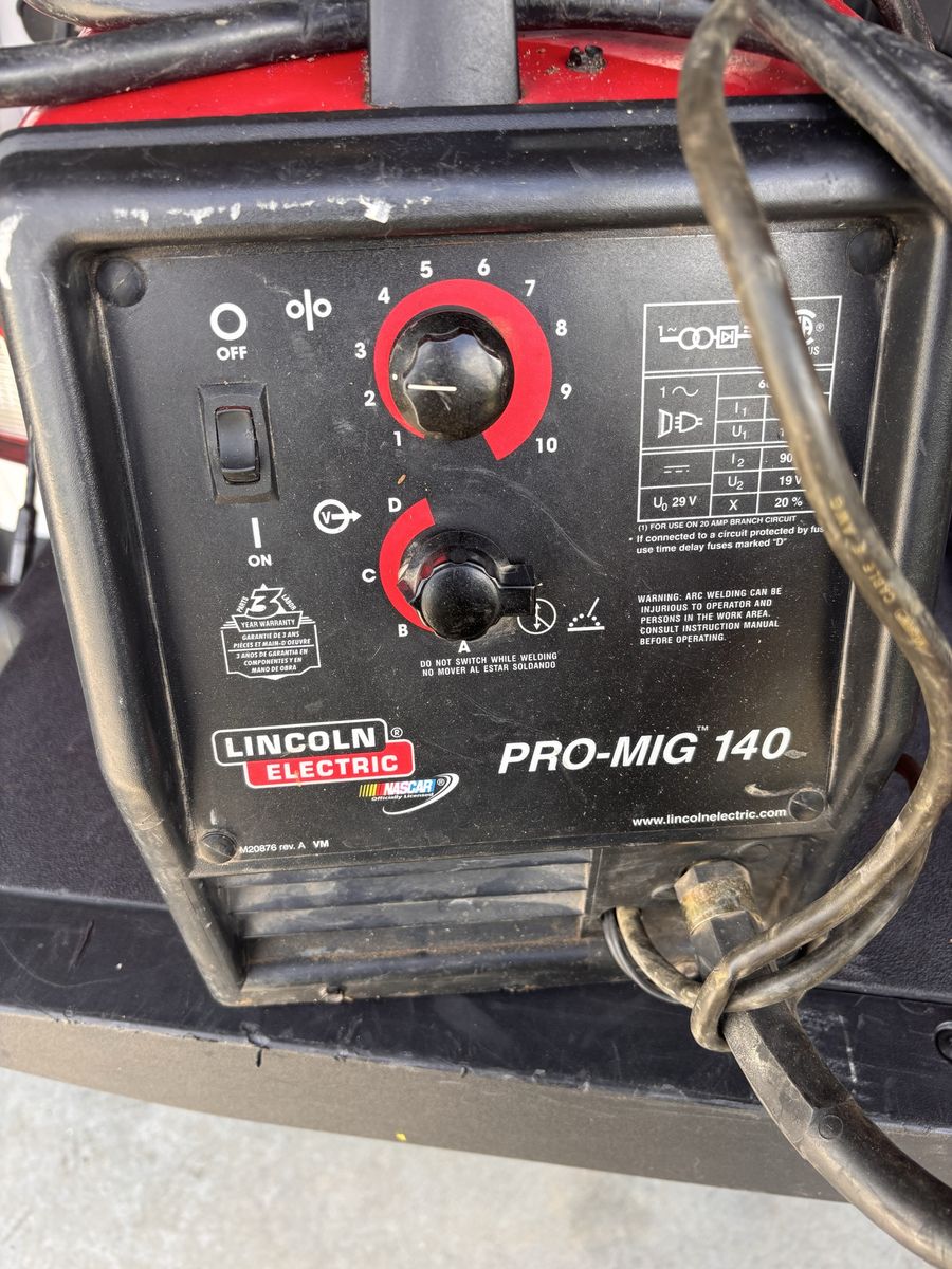 Like new Lincoln pro mig 140 welder in great shape