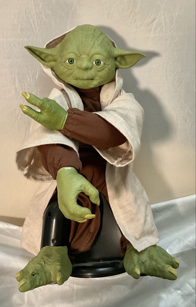 Star Wars Legendary Jedi Master Yoda 16” Interactive Collector’s Edition Figure