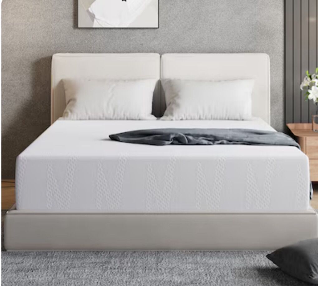 Novilla 12-in Medium Queen Foam Mattress NEW