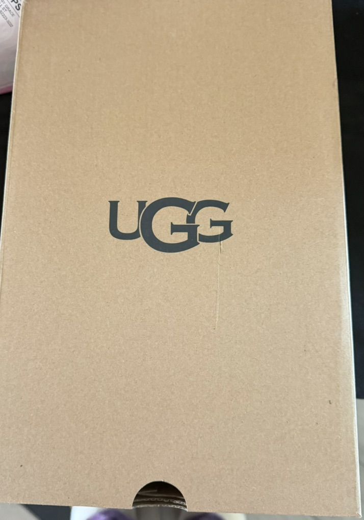 Ugg's Womens Size 6 Neumel