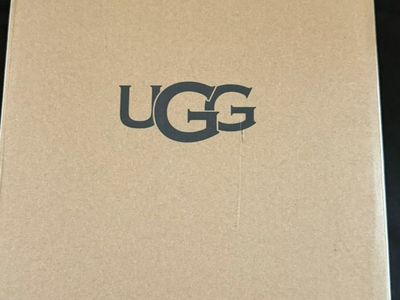 Ugg's Womens Size 6 Neumel