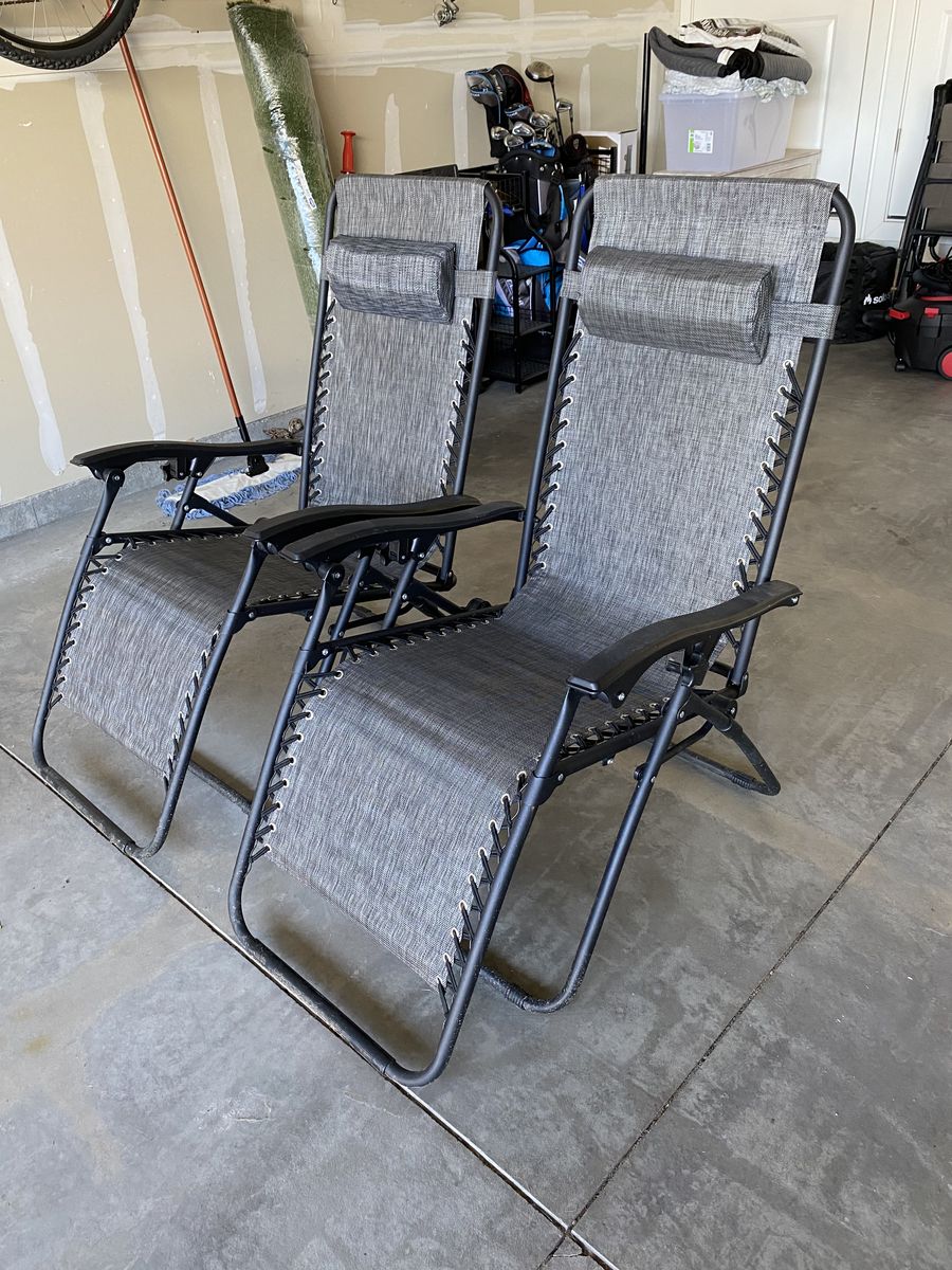 Zero gravity lounge chairs