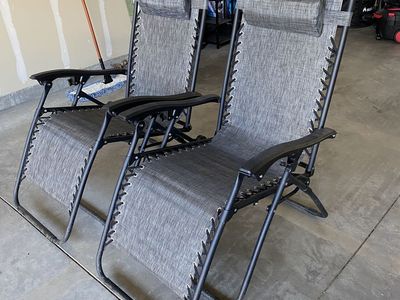 Zero gravity lounge chairs