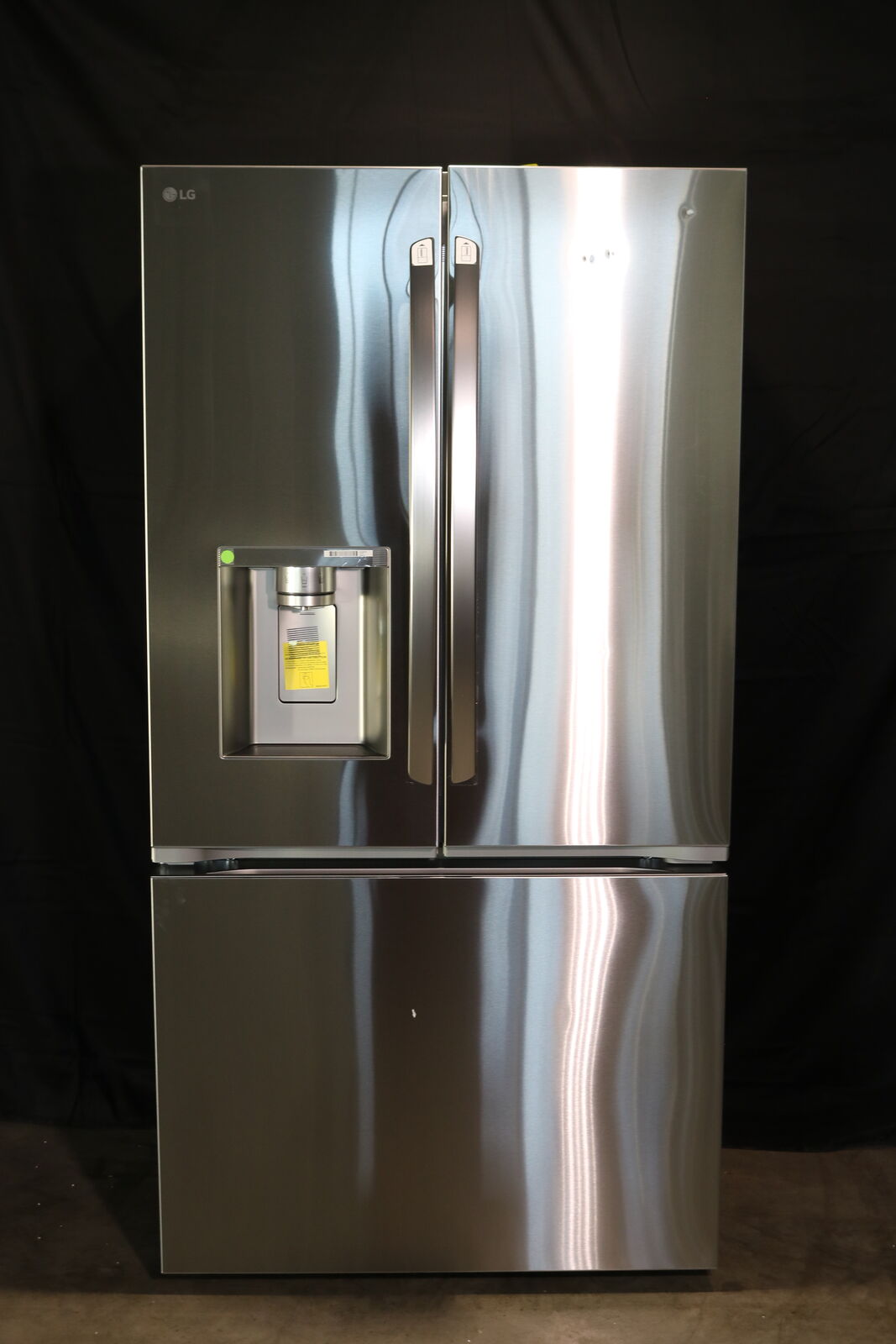 NEW!! LG French door Refrigerator / Fridge - Huge capacity!
