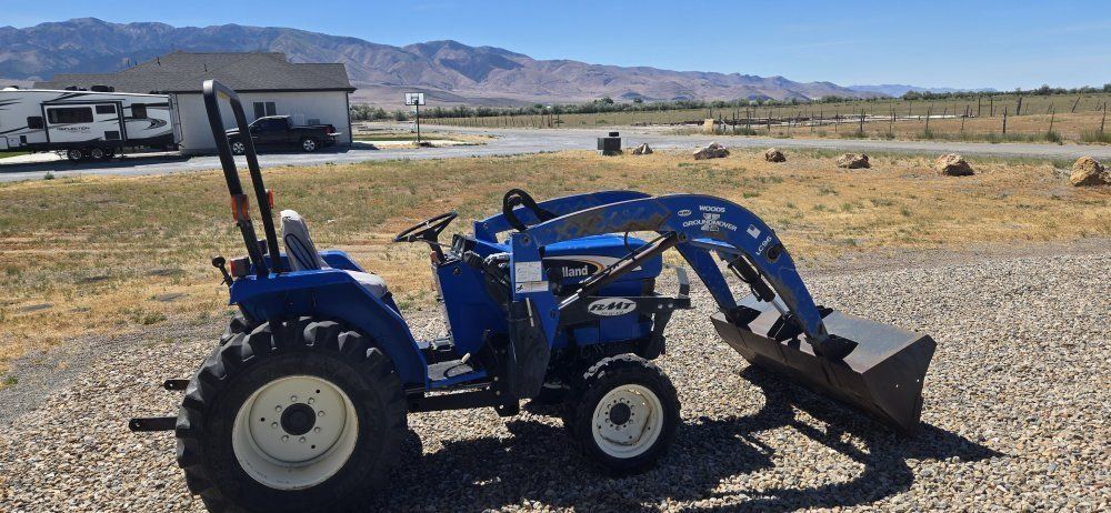 New Holland TC30 Tractor with Woods lc96 Loader -500hrs