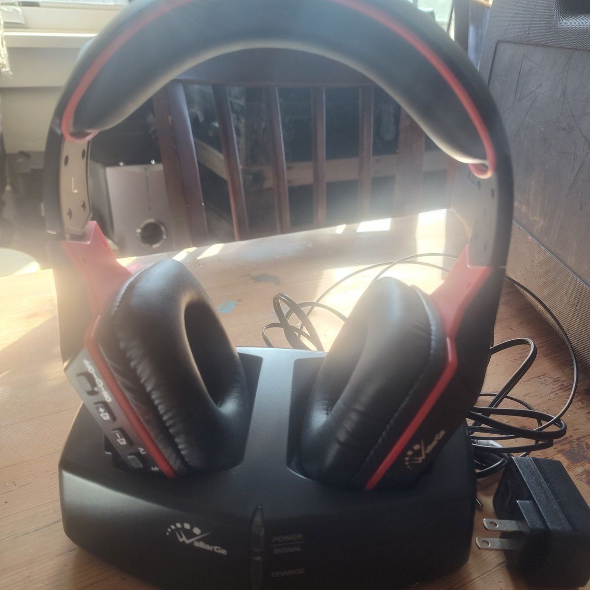 WallarGe wireless headphones/w docking station