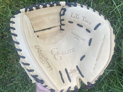 Rawlings Gold Glove Elite 32 in Baseball Catcher’s Glove