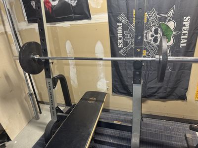 Gold’s Gym XR15 Weight Bench - great shape
