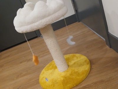 Cute Cat Scratching Post with Cloud Perch & Hanging Toys - Yellow/White, Excellent Condition