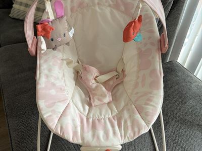 Tiny marvels Pink Sweet Blossom Bouncer Vibrating Musical Infant Seat