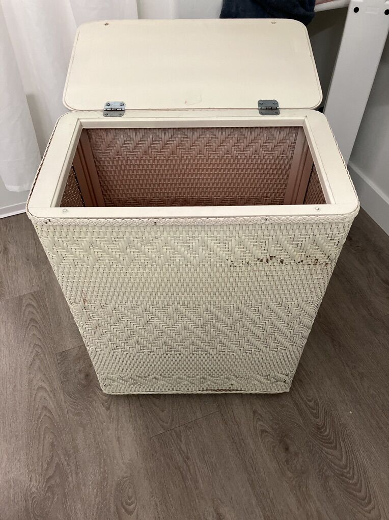 Vintage Wicker Hamper