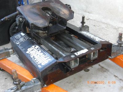 SuperGlide 20K Fifth Wheel Hitch for Short Bed Trucks