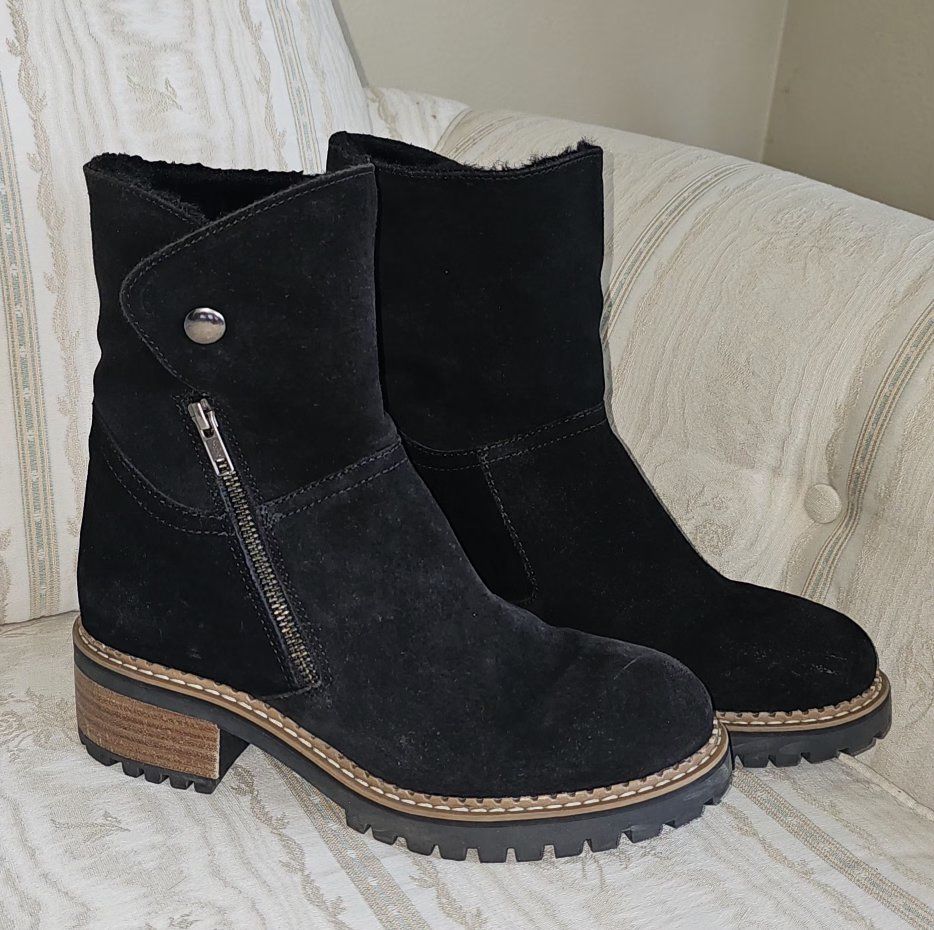 Women's Black Suede Ankle Boots with Faux Fur Lining, Size EU 40 US 8.5 WOMEN'S 
Made in Spain