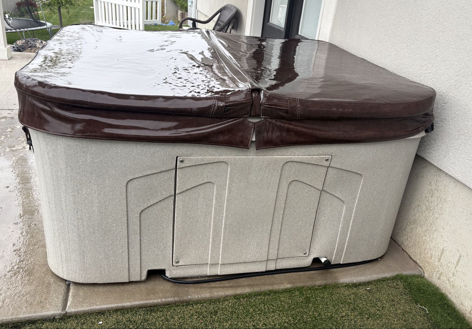 2023 Hot Tub For Sale (4 Person)