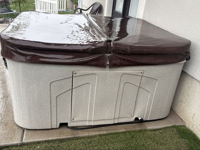 2023 Hot Tub For Sale (4 Person)