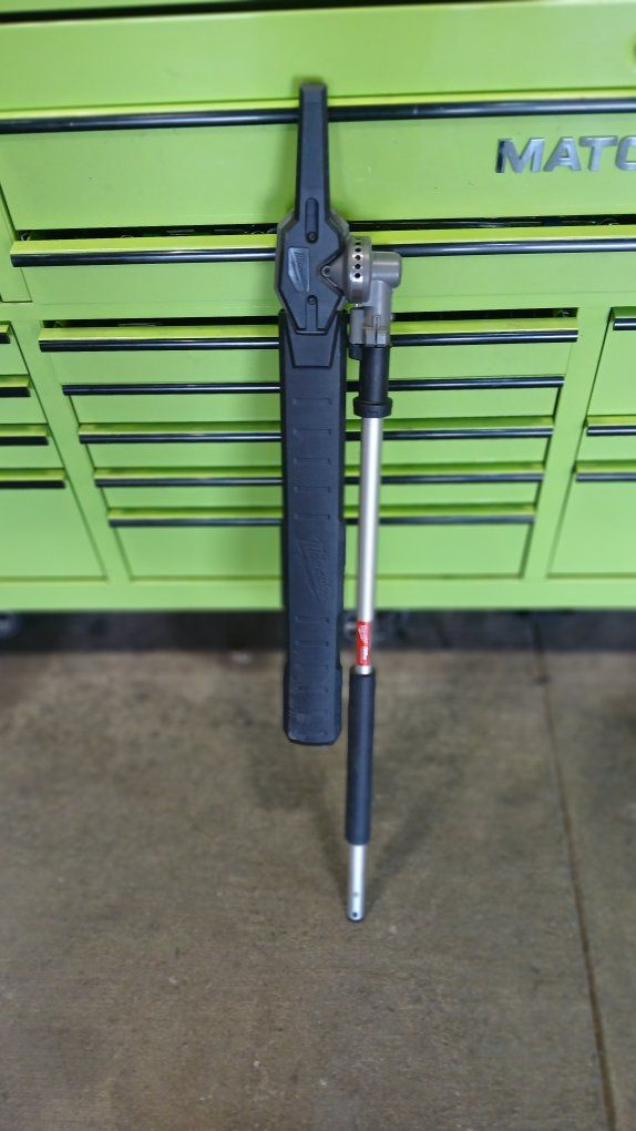 Milwaukee M18 FUEL QUIK-LOK Articulating Hedge Trimmer Attachment with Blade Cover. 