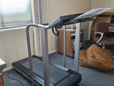 Treadmill Lifestyle Expander 800 w-Incline. Estate Sale
