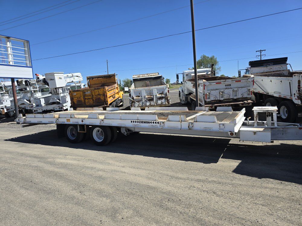 2016 Zieman 27' Tilt Deck Equipment Trailer