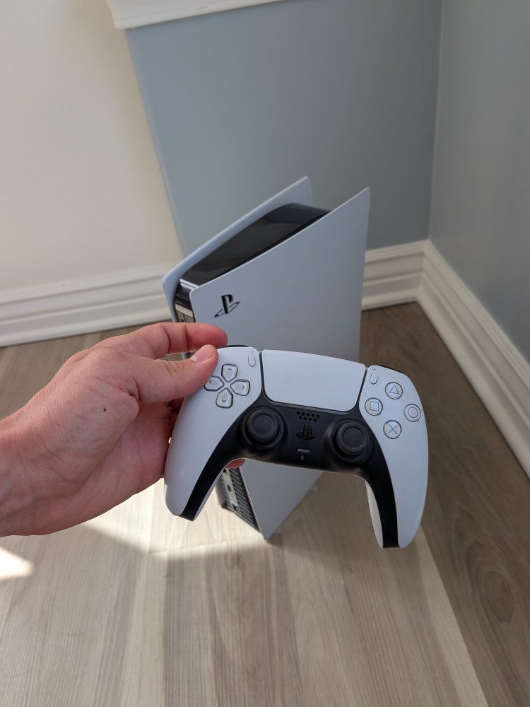 Main image 3