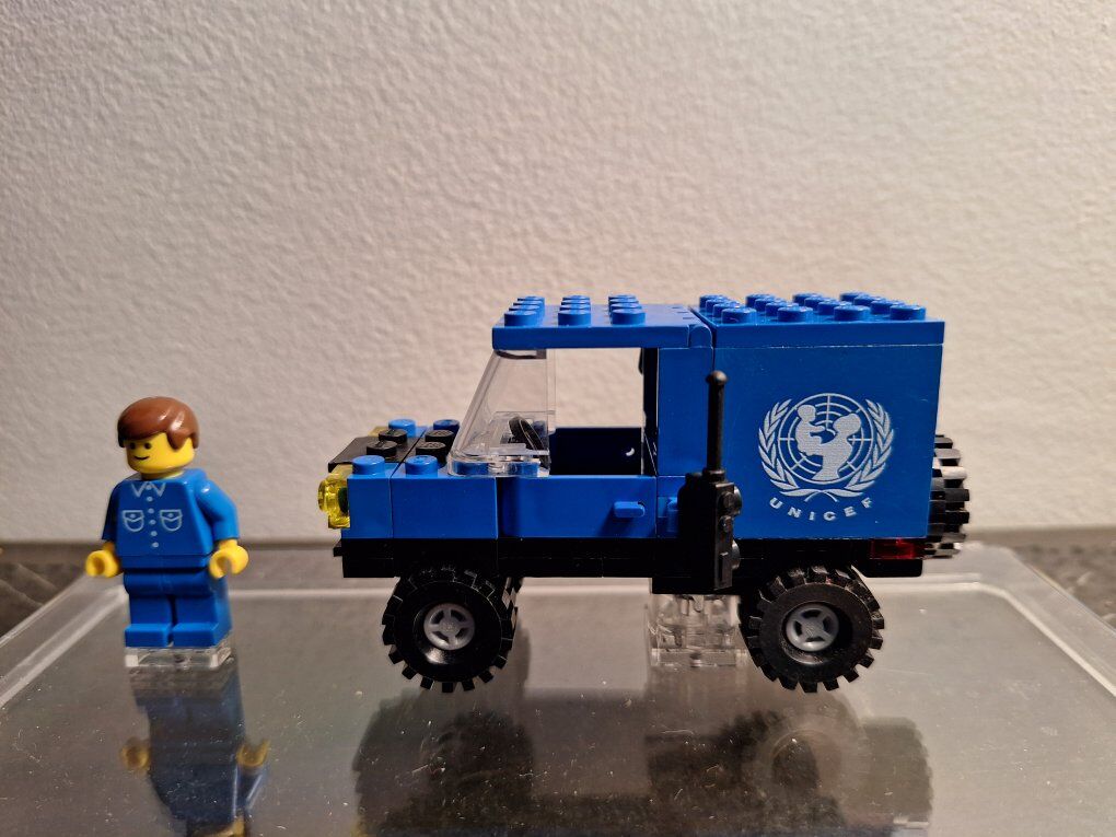 Rare! Lego UNICEF 106. OBO.