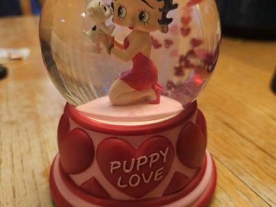 The San Francisco Music Box Co. Betty Boop "Puppy Love" Water Globe, Music Box