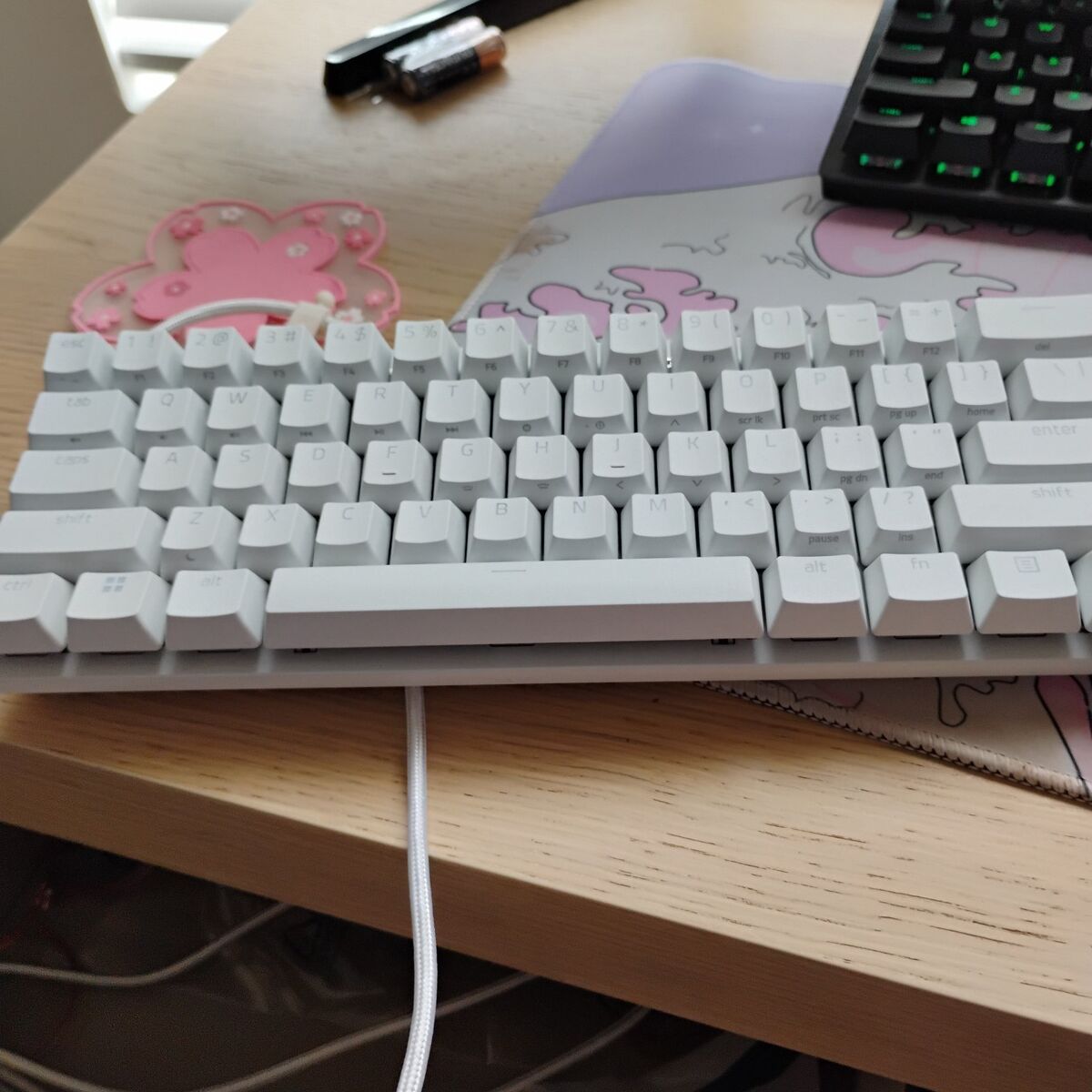 razer huntmans Mimi white