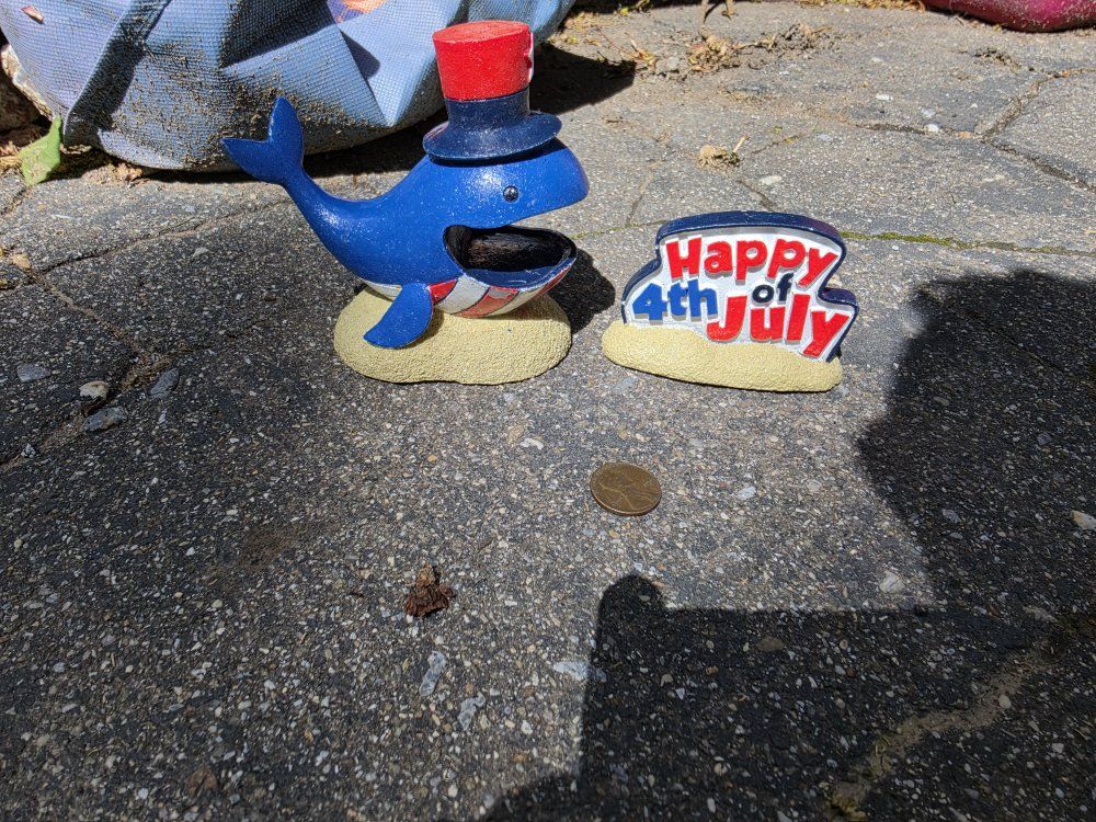 4th of July aquarium décor.