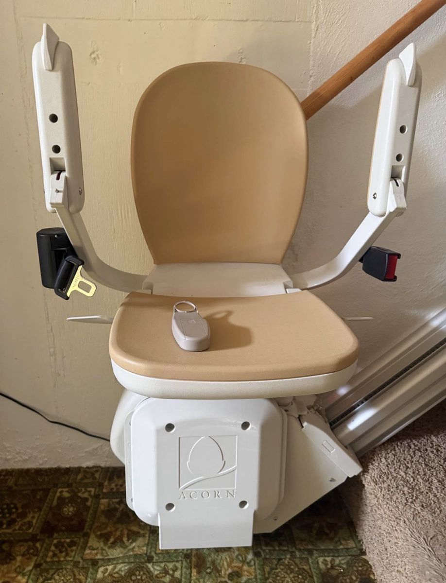 Acorn stair lift
