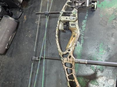 Hoyt Bow Camouflage Compound Hunting Bow with HHA Sports Sight
