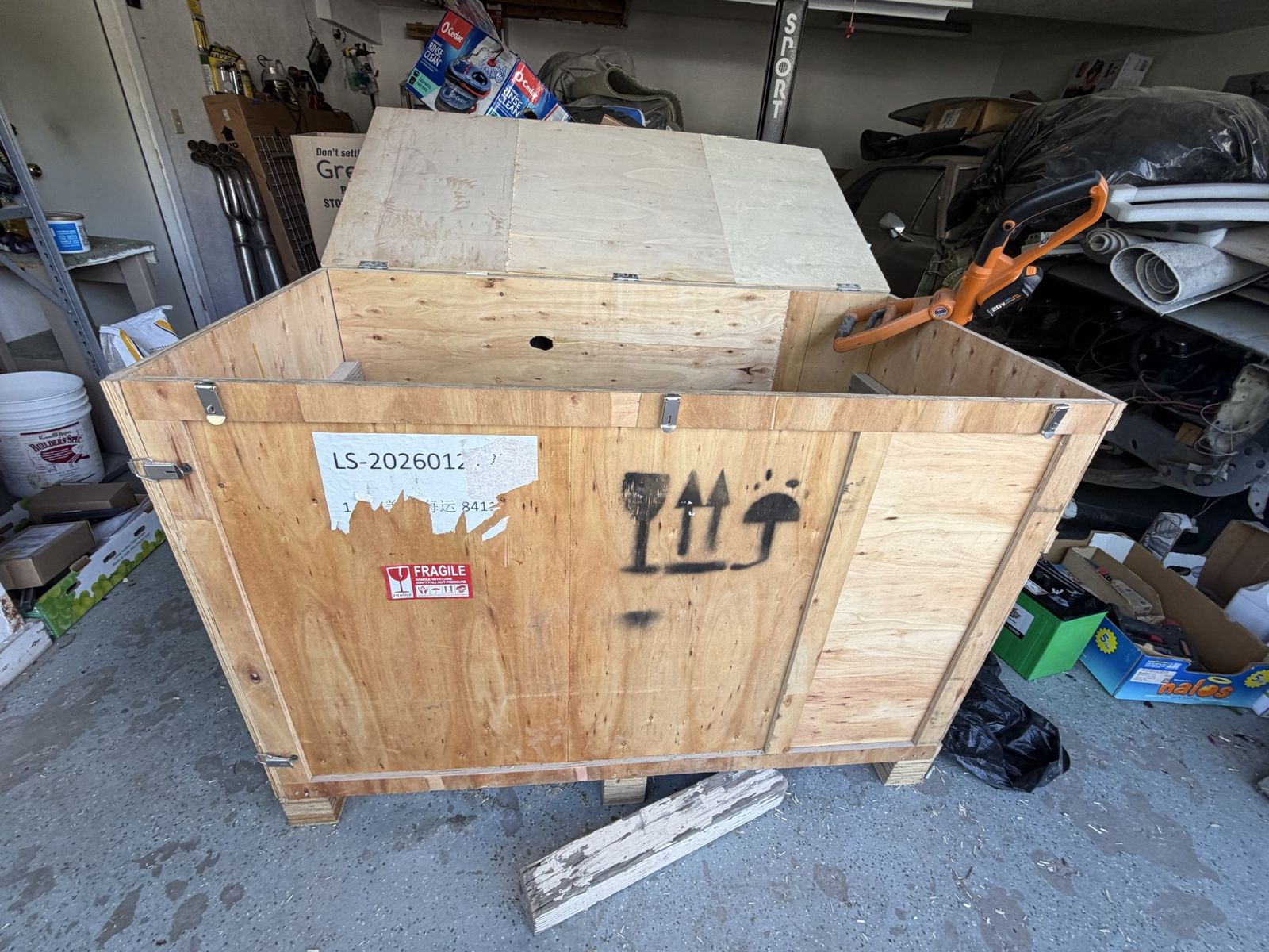 Wooden shipping crate dimensions in the pictures