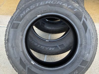 Like new Mastercraft Stratus HT 255/70R18 Tires