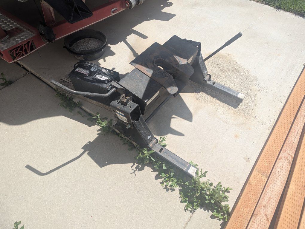 Reese sliding 5th wheel hitch