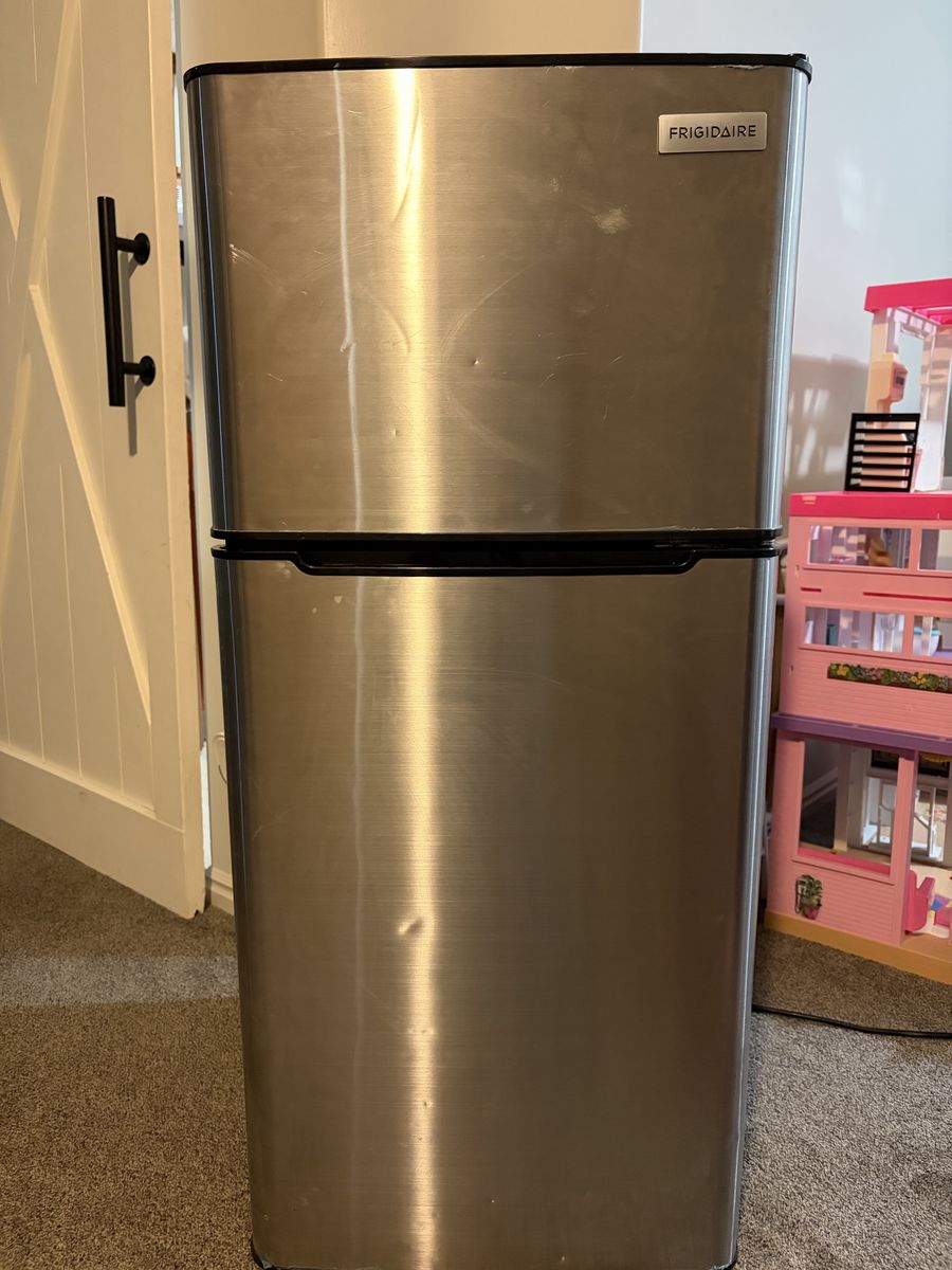 Frigidaire Mini Fridge With Freezer