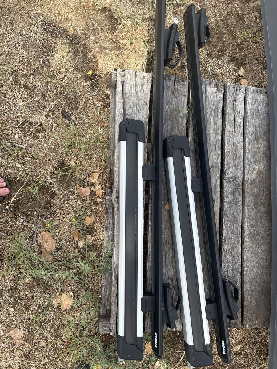 Thule Ski and Snowboard Rack with Heavy Duty Cross Bars and Hardware