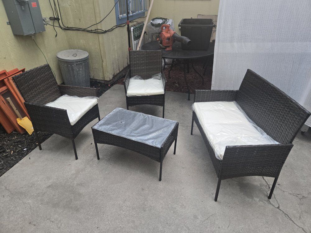 4-Piece Brown Wicker Outdoor Patio Furniture Set